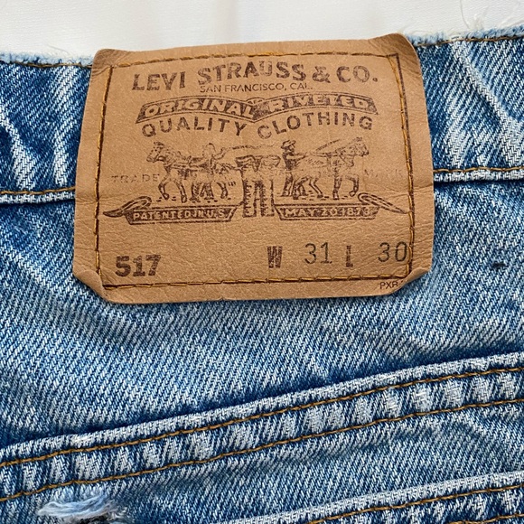 Levi Shorts. Size W31 - Picture 4 of 4